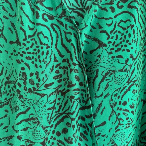 Silk Green Animal Print Wrap Blouse Tie Waist V Neck Women’s Small - Picture 5 of 11